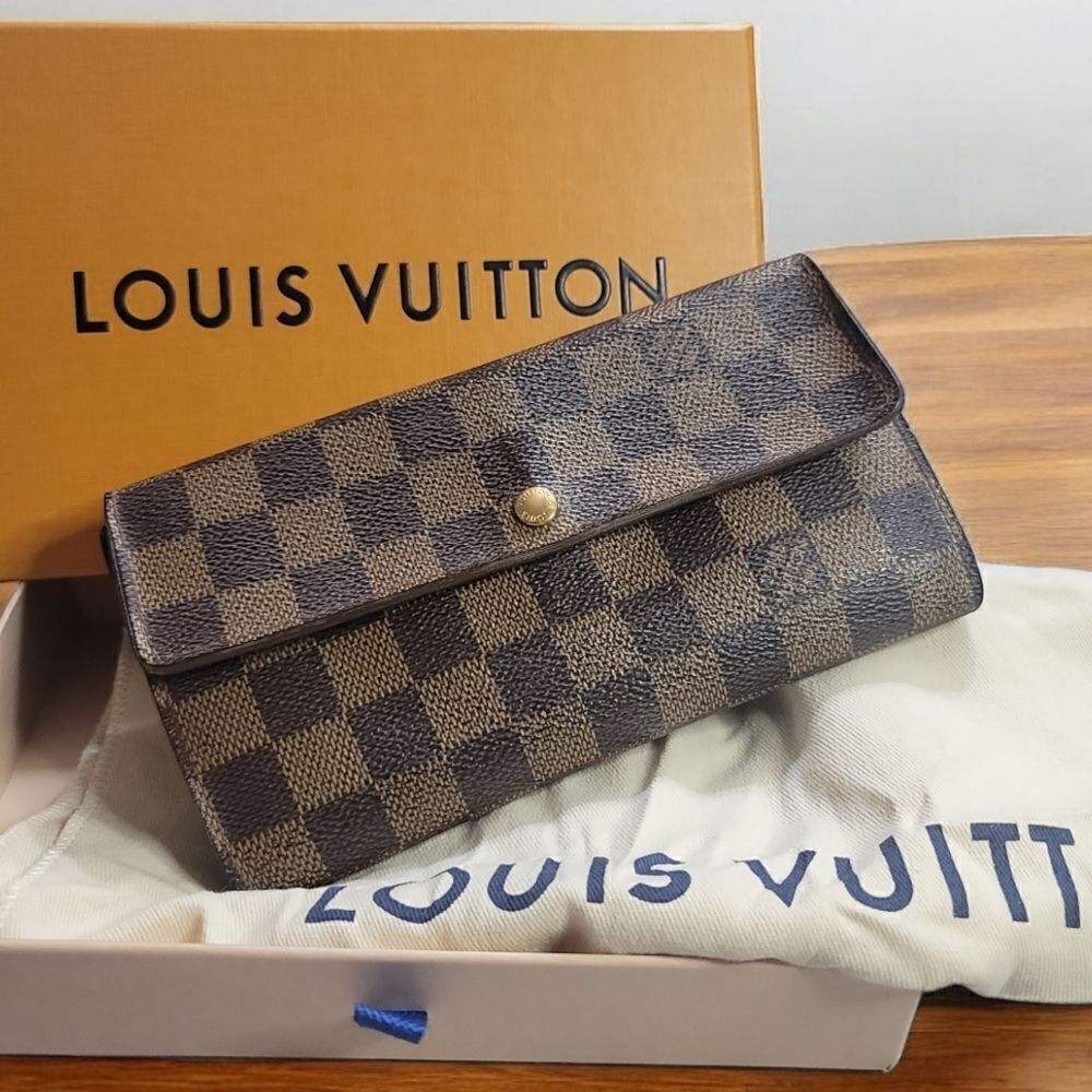 Louis Vuitton Damier Ebene Sarah Wallet Preowned Good condition Full Inclusion